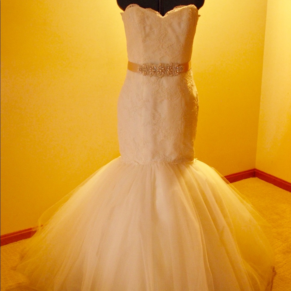 Monique Lhuillier Wedding Dress